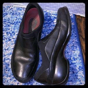 MERRELL LEATHER PULL-ONS PERFECT FOR NURSES!